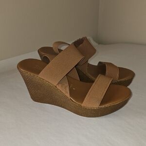 Elegant Tan Wedge Sandals